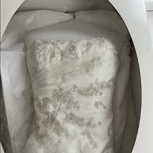 🔥🔥 PRICE DROP ‼️‼️Sophia Tolli Strapless A line Wedding Dress